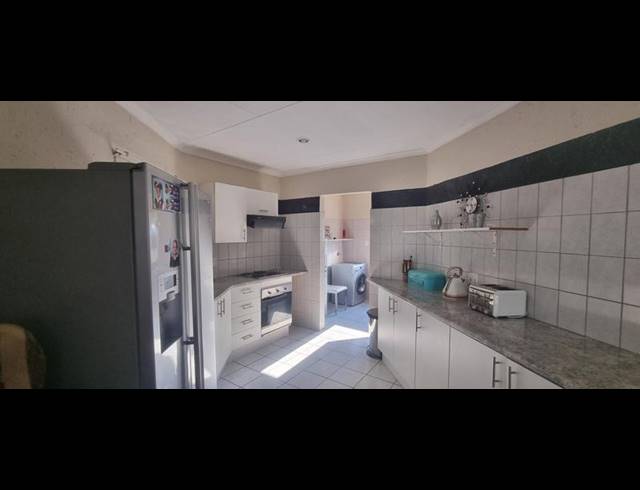 2 BEDROOM TOWNHOUSE FOR SALE IN CELTISDAL
